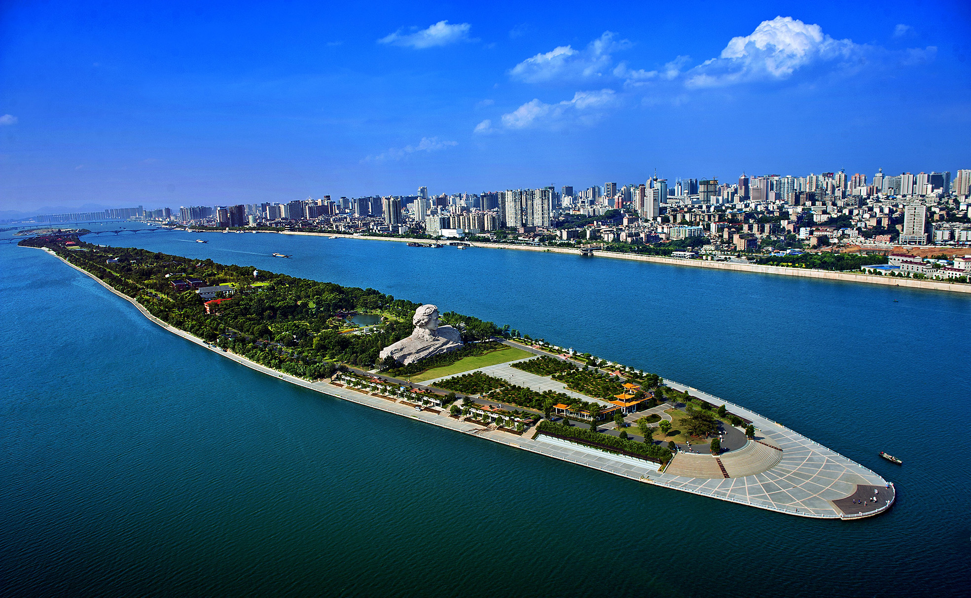 山水洲城，快樂(lè)長(zhǎng)沙 ——《關(guān)于長(zhǎng)沙市旅游形象定位的研究與思考》