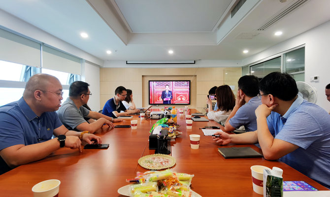 遠(yuǎn)景智庫全院老師集中觀看慶祝中國共產(chǎn)黨成立100周年大會實況直播