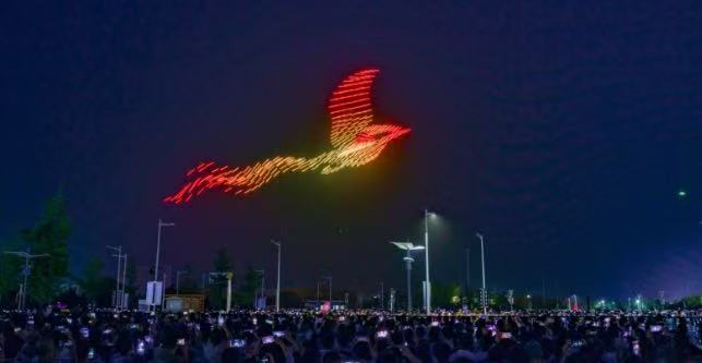 無(wú)人機(jī)表演屬于低空經(jīng)濟(jì)的一部分，圖源央廣網(wǎng).jpg